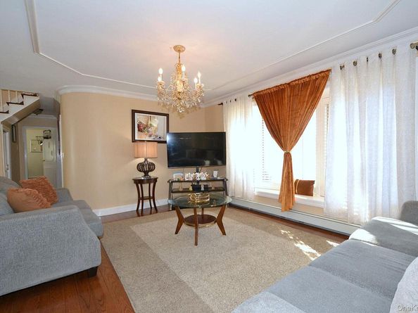 27 Albright Road, Coram NY 11727