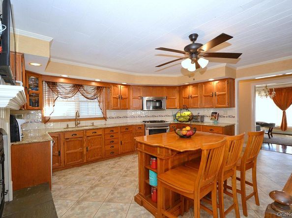 27 Albright Road, Coram NY 11727