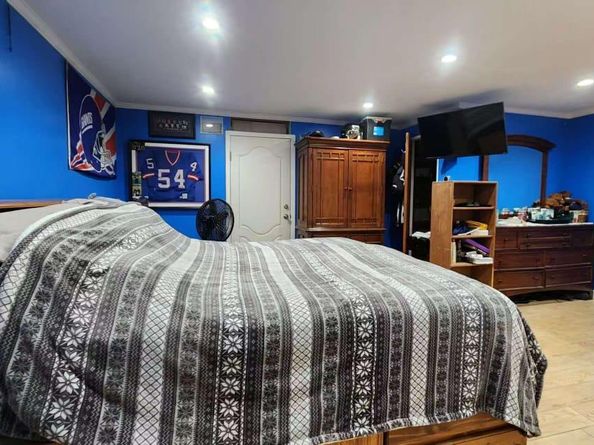 11516 Poppenhusen Avenue, College Point NY 11356