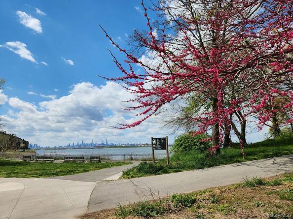 11516 Poppenhusen Avenue, College Point NY 11356