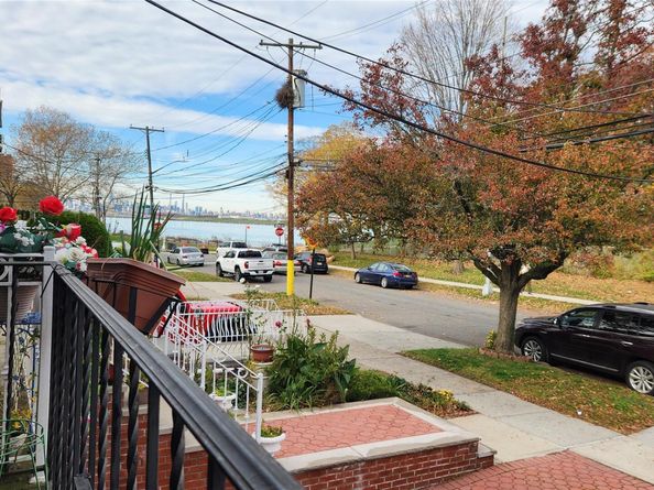 11516 Poppenhusen Avenue, College Point NY 11356