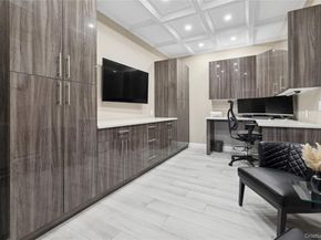 5 Vernon Street, Plainview NY 11803