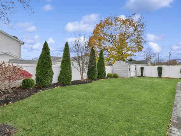 5 Vernon Street, Plainview NY 11803