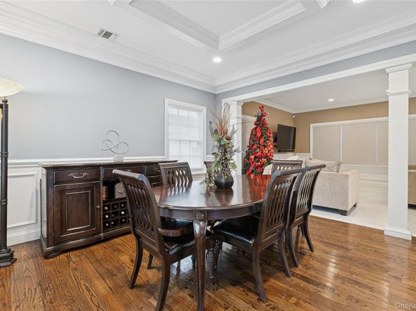 5 Vernon Street, Plainview NY 11803