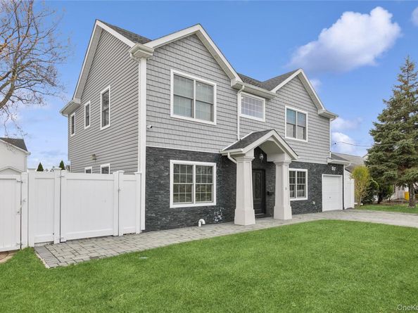 5 Vernon Street, Plainview NY 11803