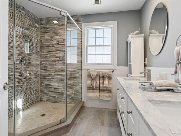 5 Vernon Street, Plainview NY 11803