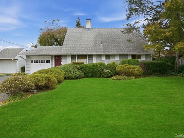 150 Kingfisher Road, Levittown NY 11756