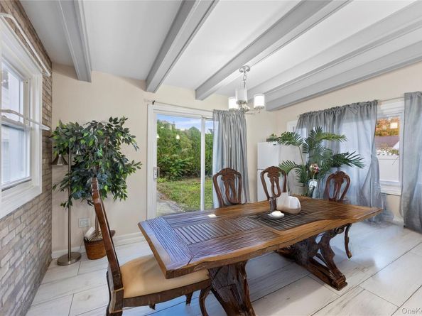 85 Todd Road, Valley Stream NY 11580