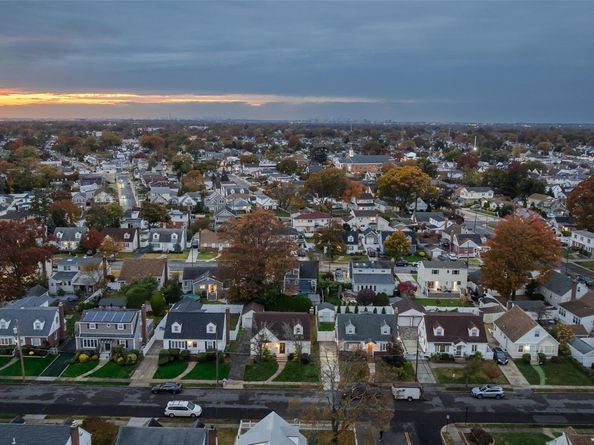 85 Todd Road, Valley Stream NY 11580