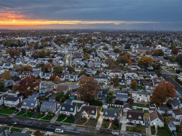 85 Todd Road, Valley Stream NY 11580