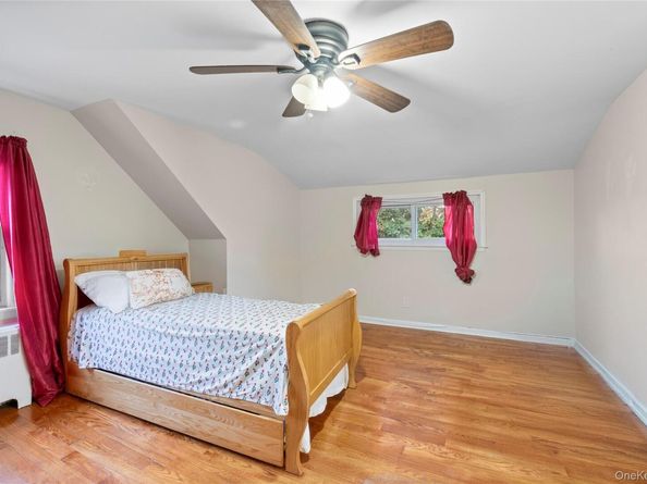 85 Todd Road, Valley Stream NY 11580