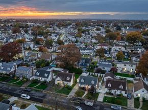 85 Todd Road, Valley Stream NY 11580