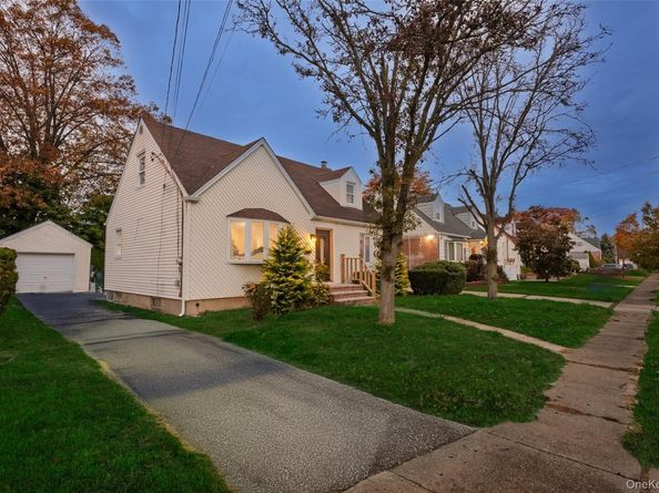 85 Todd Road, Valley Stream NY 11580