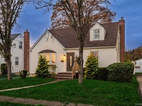 85 Todd Road, Valley Stream NY 11580