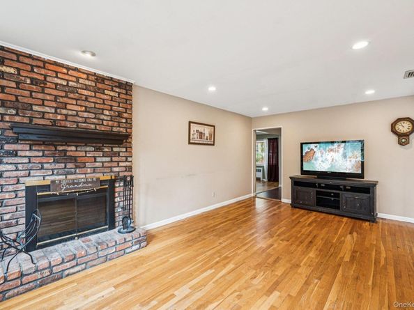 9 Princeton Drive, Plainview NY 11803