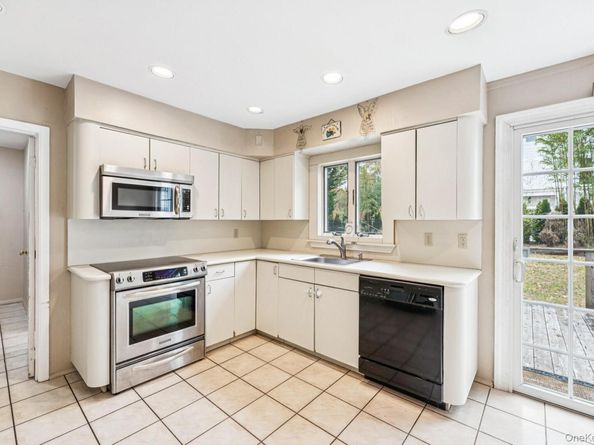 9 Princeton Drive, Plainview NY 11803