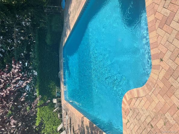 9 Princeton Drive, Plainview NY 11803