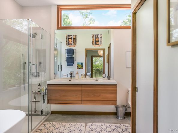 34 Old Neck Road S, Center Moriches NY 11934