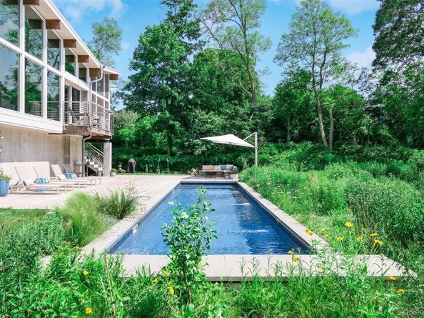 34 Old Neck Road S, Center Moriches NY 11934