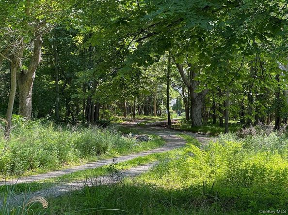 34 Old Neck Road S, Center Moriches NY 11934