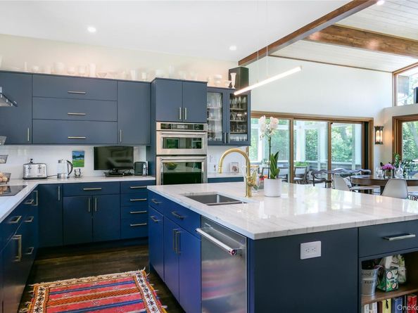 34 Old Neck Road S, Center Moriches NY 11934