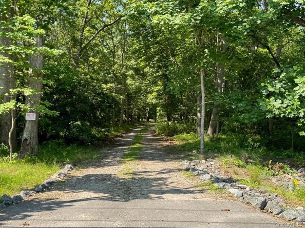 34 Old Neck Road S, Center Moriches NY 11934