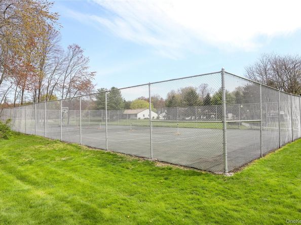 96 Molly Pitcher Lane H, Yorktown Heights NY 10598