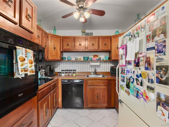 96 Molly Pitcher Lane H, Yorktown Heights NY 10598