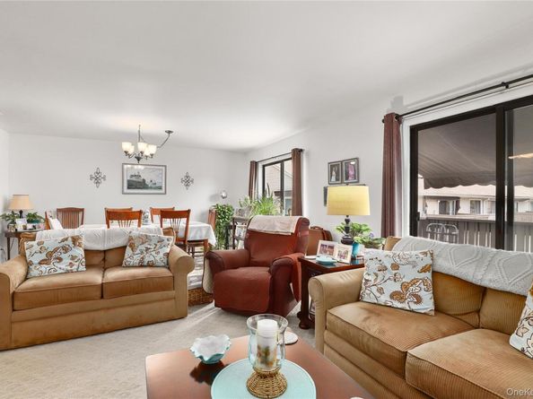 96 Molly Pitcher Lane H, Yorktown Heights NY 10598