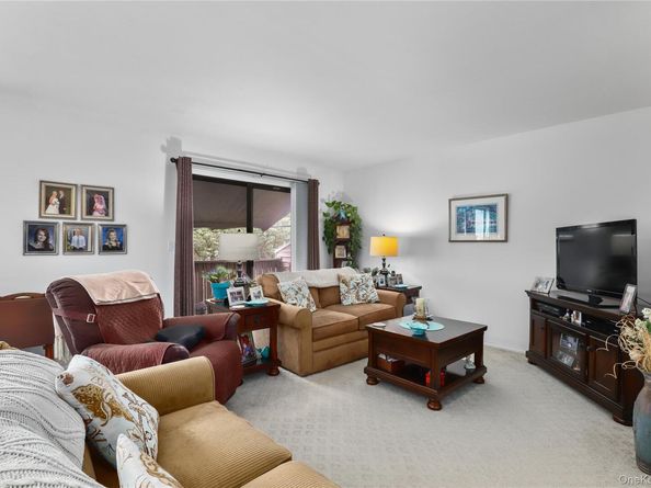 96 Molly Pitcher Lane H, Yorktown Heights NY 10598