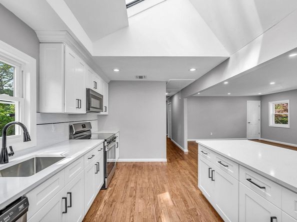 1090 Brookdale Avenue, Bay Shore NY 11706