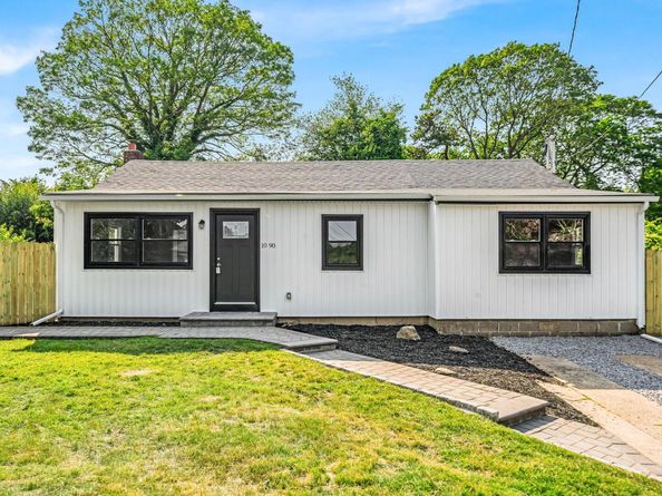 1090 Brookdale Avenue, Bay Shore NY 11706