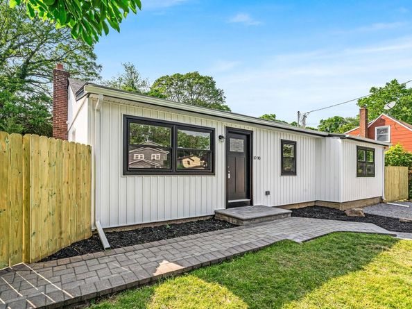 1090 Brookdale Avenue, Bay Shore NY 11706