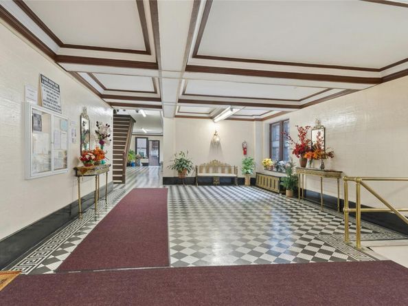 2922 Barnes Avenue 1H, Bronx NY 10467