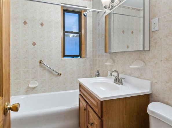 2922 Barnes Avenue 1H, Bronx NY 10467