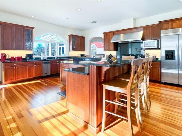 22 Old Neck Road S, Center Moriches NY 11934