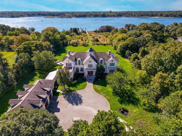 22 Old Neck Road S, Center Moriches NY 11934