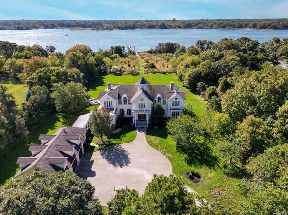 22 Old Neck Road S, Center Moriches NY 11934