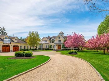 22 Old Neck Road S
