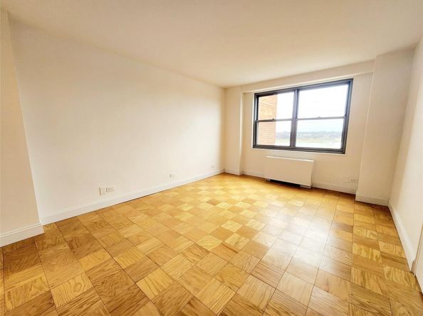 61-20 Grand Central Parkway A1406, Forest Hills NY 11375