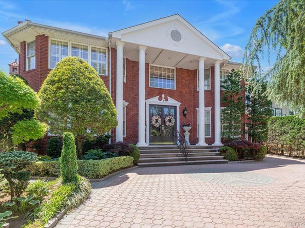 4 Point Crescent, Malba NY 11357