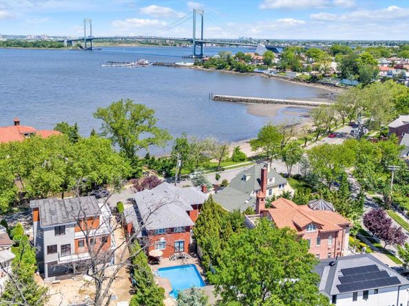 4 Point Crescent, Malba NY 11357