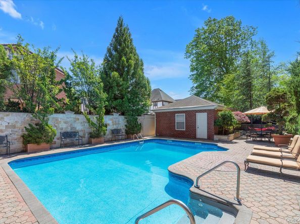 4 Point Crescent, Malba NY 11357
