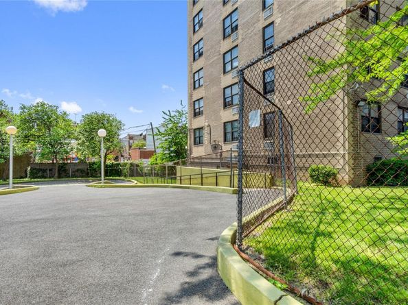 1966 Newbold Avenue 405, Bronx NY 10472