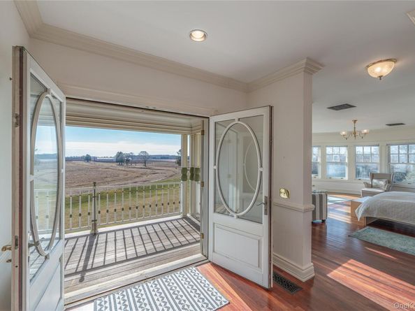 6133 Sound Avenue, Riverhead NY 11901