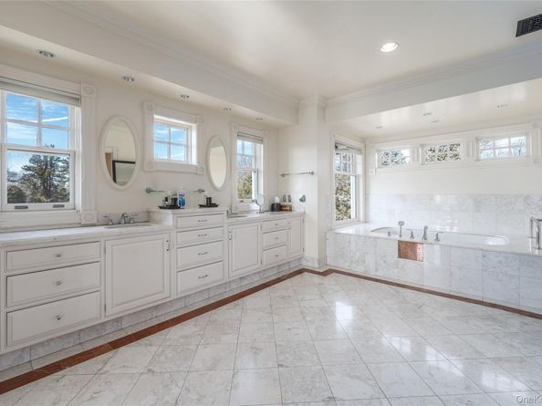 6133 Sound Avenue, Riverhead NY 11901