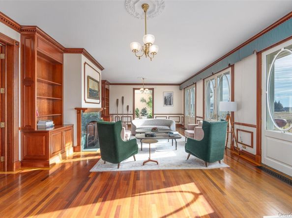 6133 Sound Avenue, Riverhead NY 11901