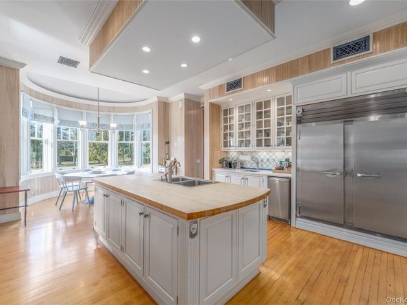 6133 Sound Avenue, Riverhead NY 11901