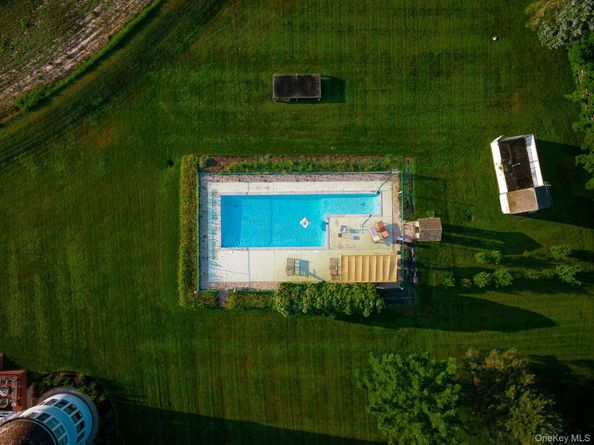 6133 Sound Avenue, Riverhead NY 11901