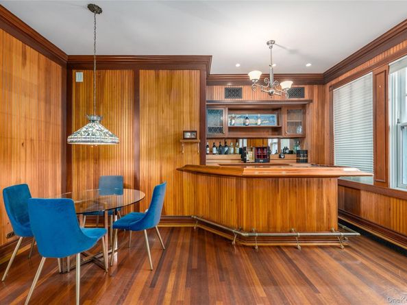 6133 Sound Avenue, Riverhead NY 11901